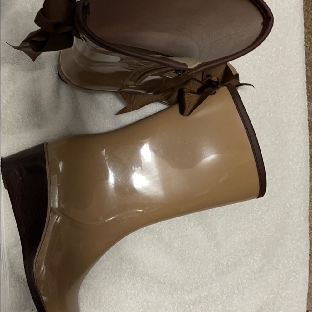 Wedge Tan twin boots with bow